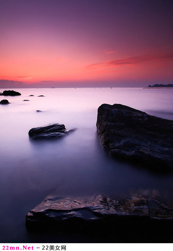 海岸边观太阳升起时的美景2