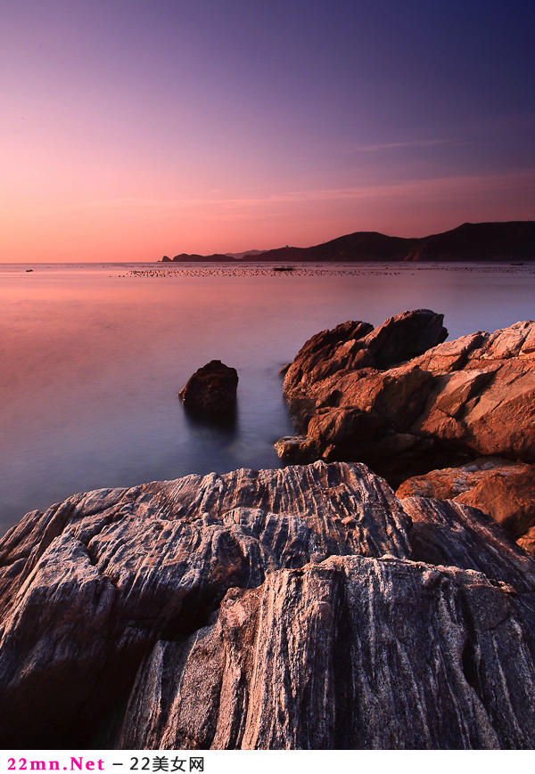 海岸边观太阳升起时的美景12