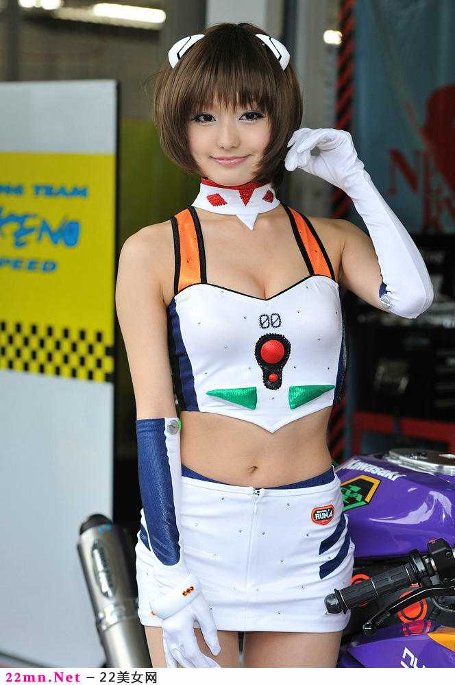 喜欢卖萌的性感COSPLAY8