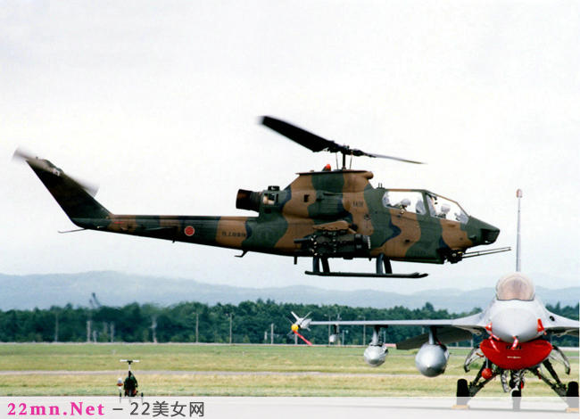 AH-1眼镜蛇直升机4