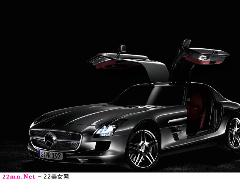 鸥翼跑车奔驰SLS AMG2