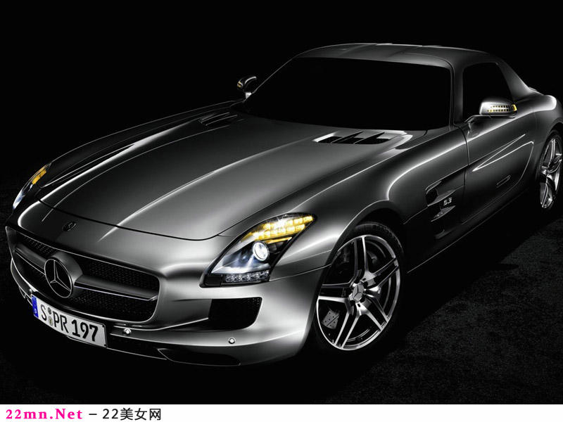 鸥翼跑车奔驰SLS AMG6