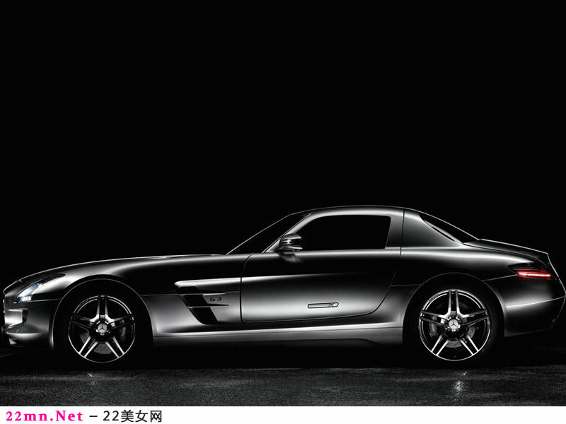 鸥翼跑车奔驰SLS AMG7