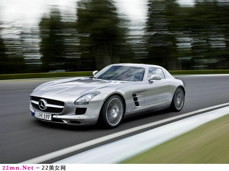 鸥翼跑车奔驰SLS AMG8