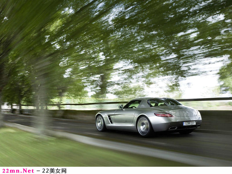 鸥翼跑车奔驰SLS AMG9