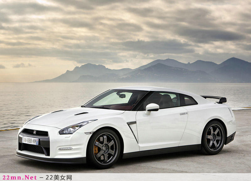 日本的国宝级跑车NISSAN GTR4