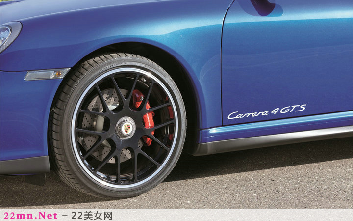 保时捷911 Carrera4 GTS时尚驾驶之选8