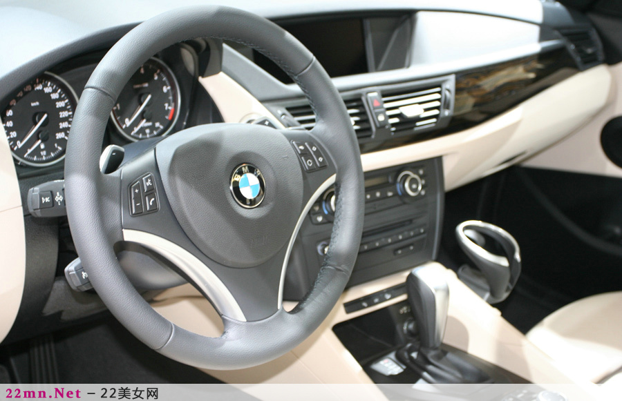 宝马BMW紧凑型SUV X1闪亮登场2