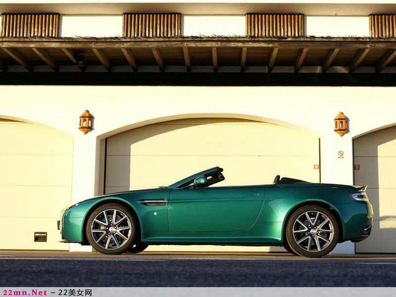 阿斯顿马丁V8 Vantage Roadster2