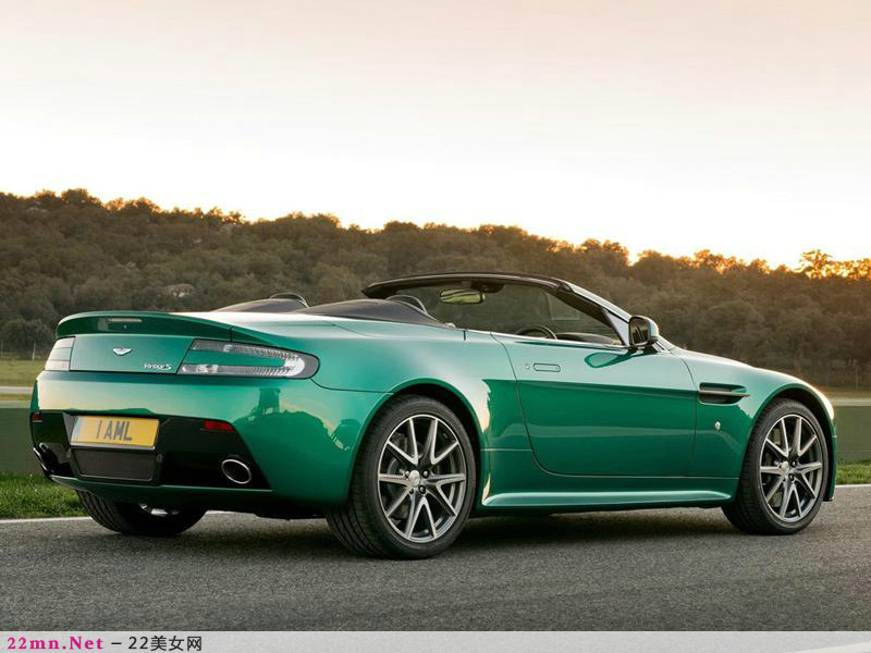 阿斯顿马丁V8 Vantage Roadster1